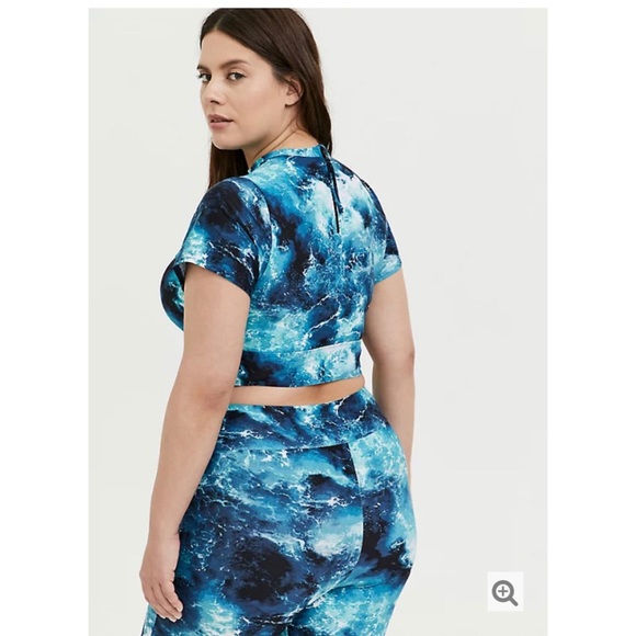 NEW Torrid 4 Swim Wireless Rash Guard Crop Ocean - Picture 3 of 11